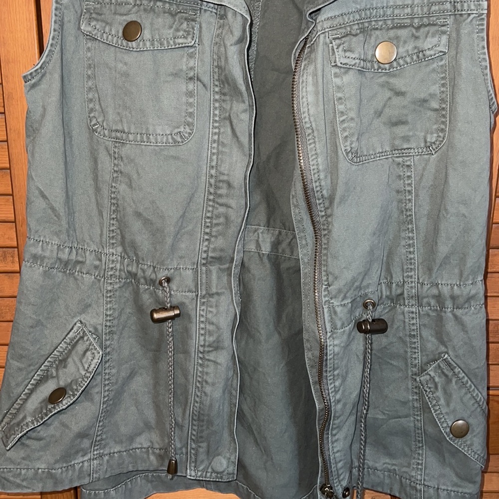 Green Utility Vest - Picture 3 of 6